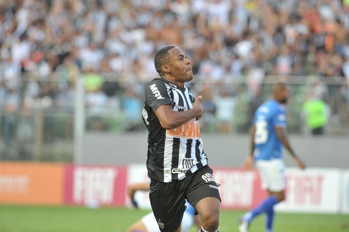 Elias, de cabea, abriu o placar para o Atltico aos 29 minutos do primeiro tempo