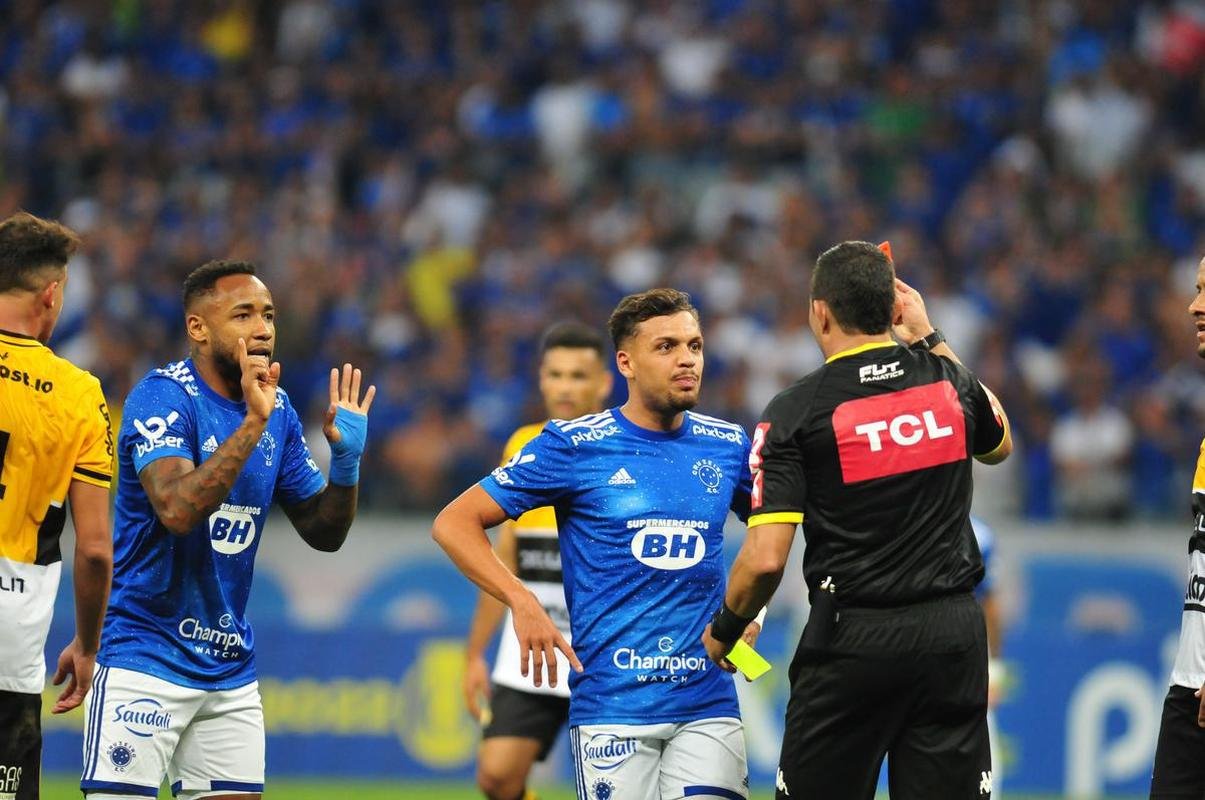 Fotos do jogo entre Cruzeiro e Cricima, neste domingo (4), no Mineiro, pela 28 rodada da Srie B