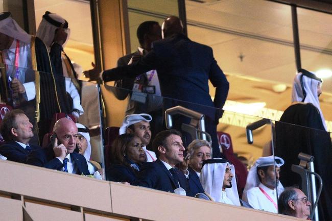 Presidente da Fifa Gianni Infantino ao lado do presidente francs Emmanuel Macron