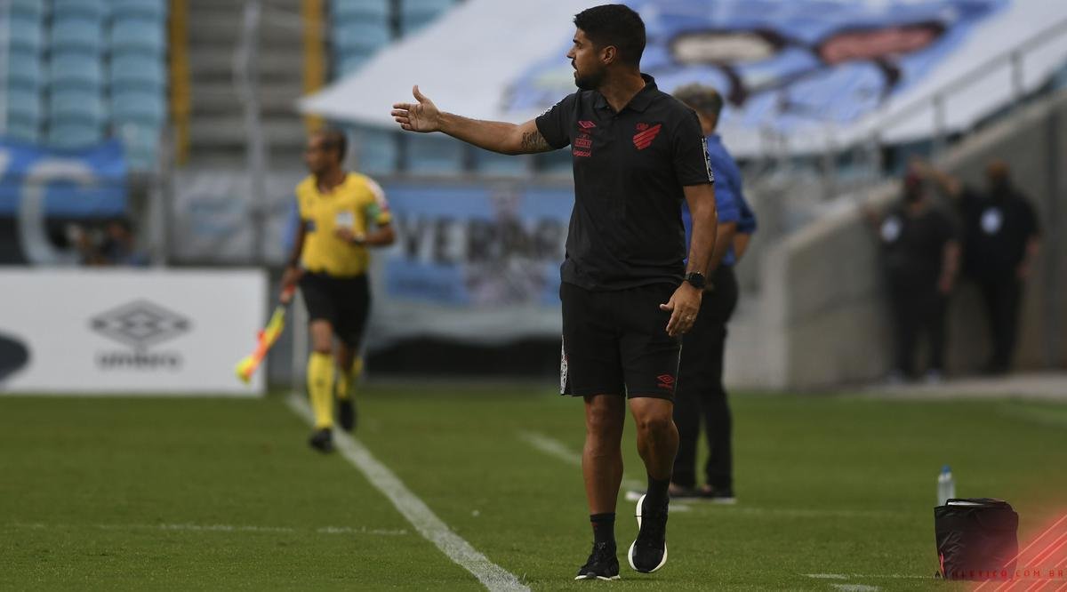 15. Antnio Oliveira (Athletico Paranaense) - o portugus comanda o Furaco desde o dia 13 de maro.