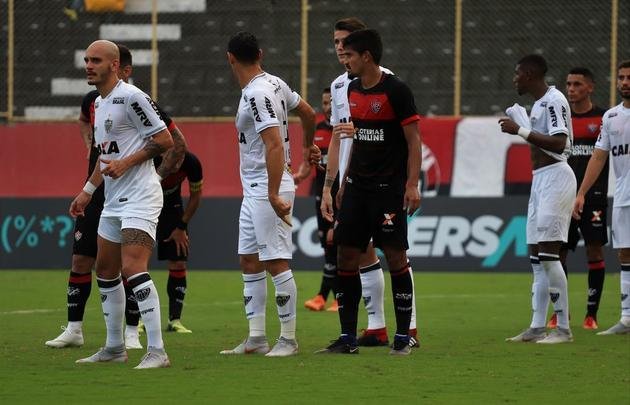 Vitória derrotou Atlético por 1 a 0, no Barradão, com gol de Léo Ceará