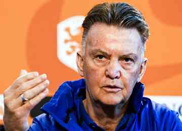 Treinador de 70 anos disse à agência de notícias holandesa que finalizou tratamento contra câncer de próstata e comanda seleção até a Copa 