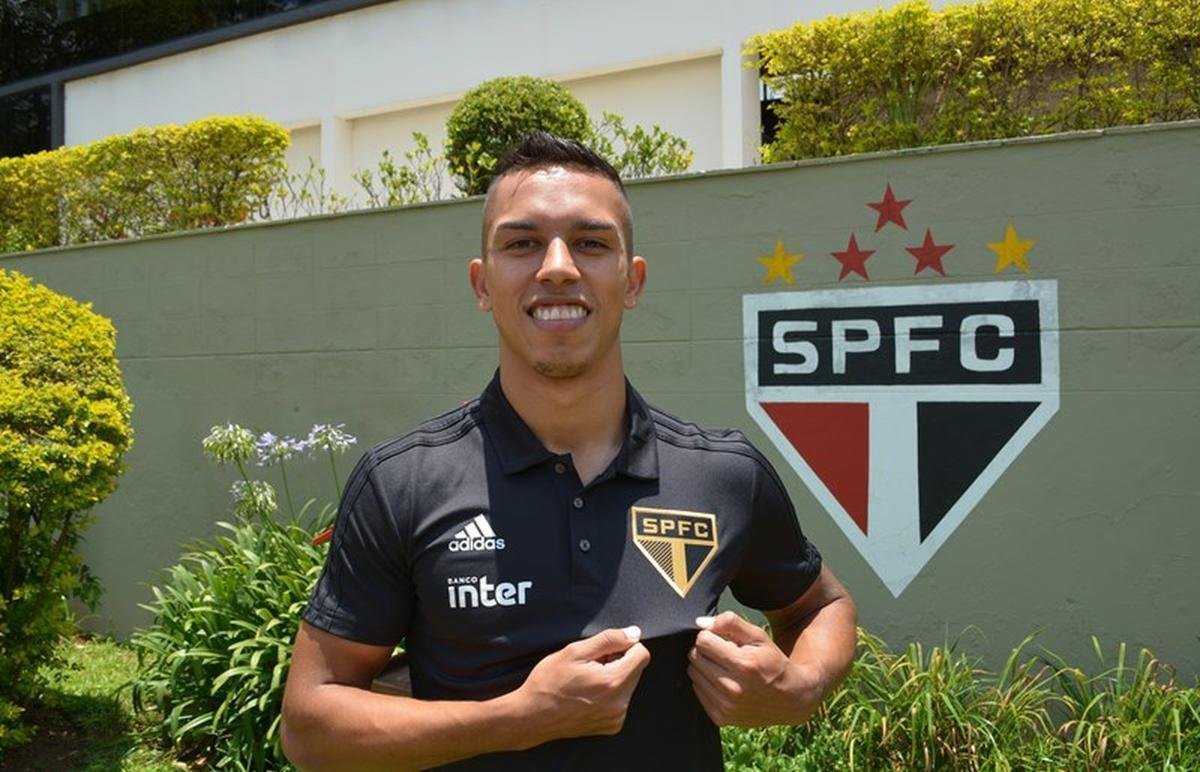 O So Paulo anunciou a contratao do meia Igor Vincius