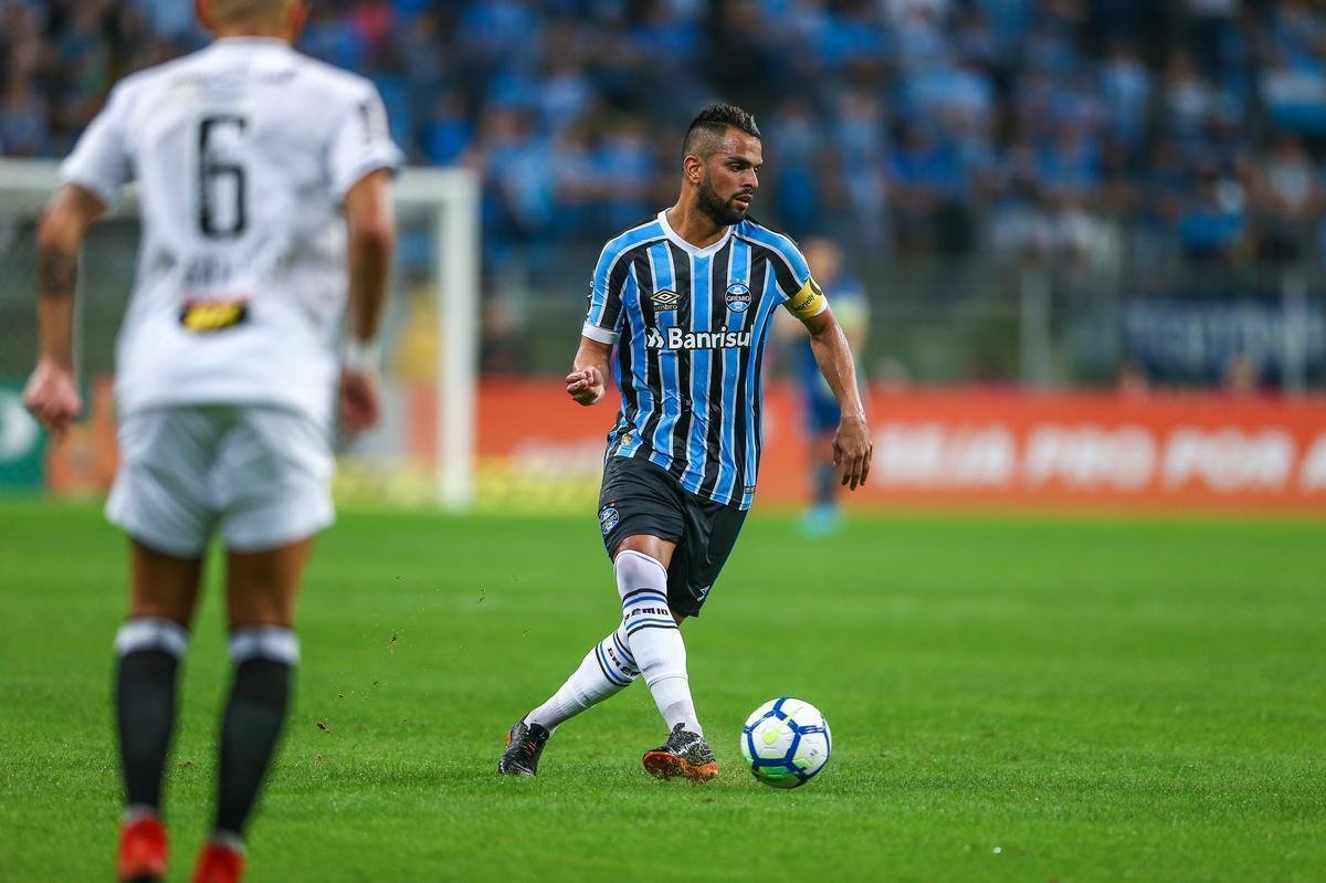 Grmio jogou melhor e conseguiu vitria por 2 a 0 sobre o Atltico na Arena, em Porto Alegre, pela 13 rodada do Campeonato Brasileiro