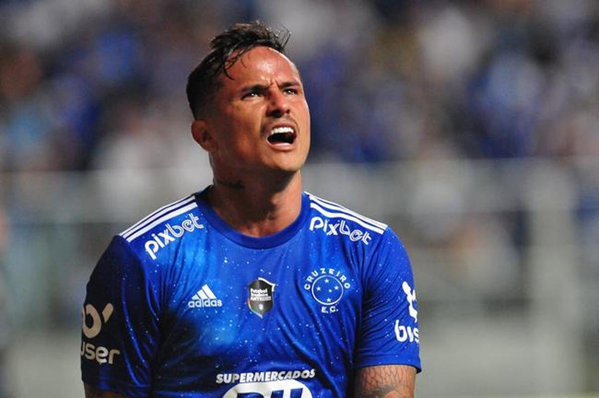 O Cruzeiro goleou o Nutico por 4 a 0 no Independncia, em Belo Horizonte, na 26 rodada da Srie B