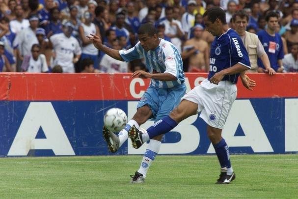 Em 30 de novembro de 2003, Cruzeiro derrotou o Paysandu por 2 a 1, no Mineiro, pela 44 rodada, e confirmou o ttulo brasileiro de forma antecipada. Zinho, no primeiro tempo, e Mota, no segundo, marcaram os gols celestes. Aldrovani descontou para o Papo. Depois do apito final, uma grande festa tomou conta do gramado e das arquibancadas. 