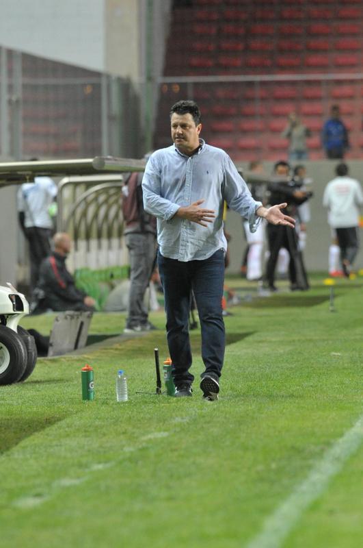 Tcnico Adilson Batista durante sua estreia no comando do Amrica, diante do Internacional