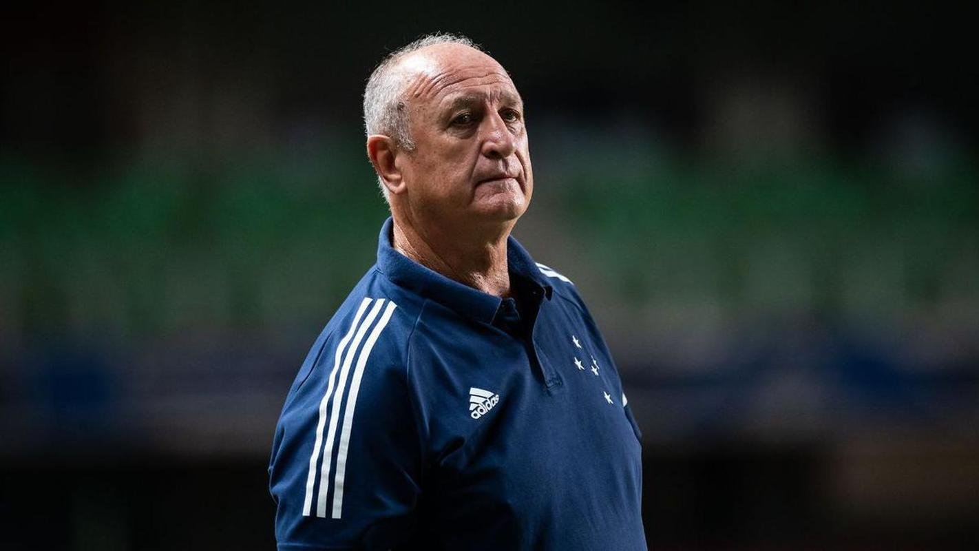 3 Felipo - 21 jogos (9 vitrias, 8 empates e 4 derrotas)