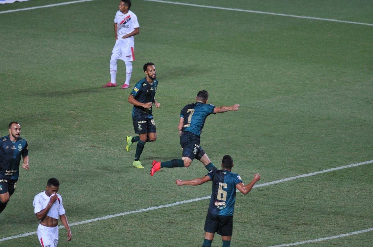 Amrica e Ferrovirio-CE se enfrentaram nesta quarta-feira (14), em partida vlida pela segunda fase da Copa do Brasil. O confronto foi realizado no Estdio Independncia, em Belo Horizonte.
