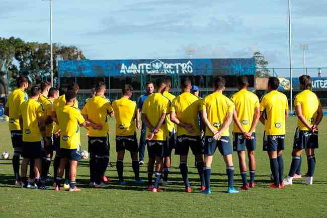 Cruzeiro fechou preparao com treino no CT do Retr FC, no Recife