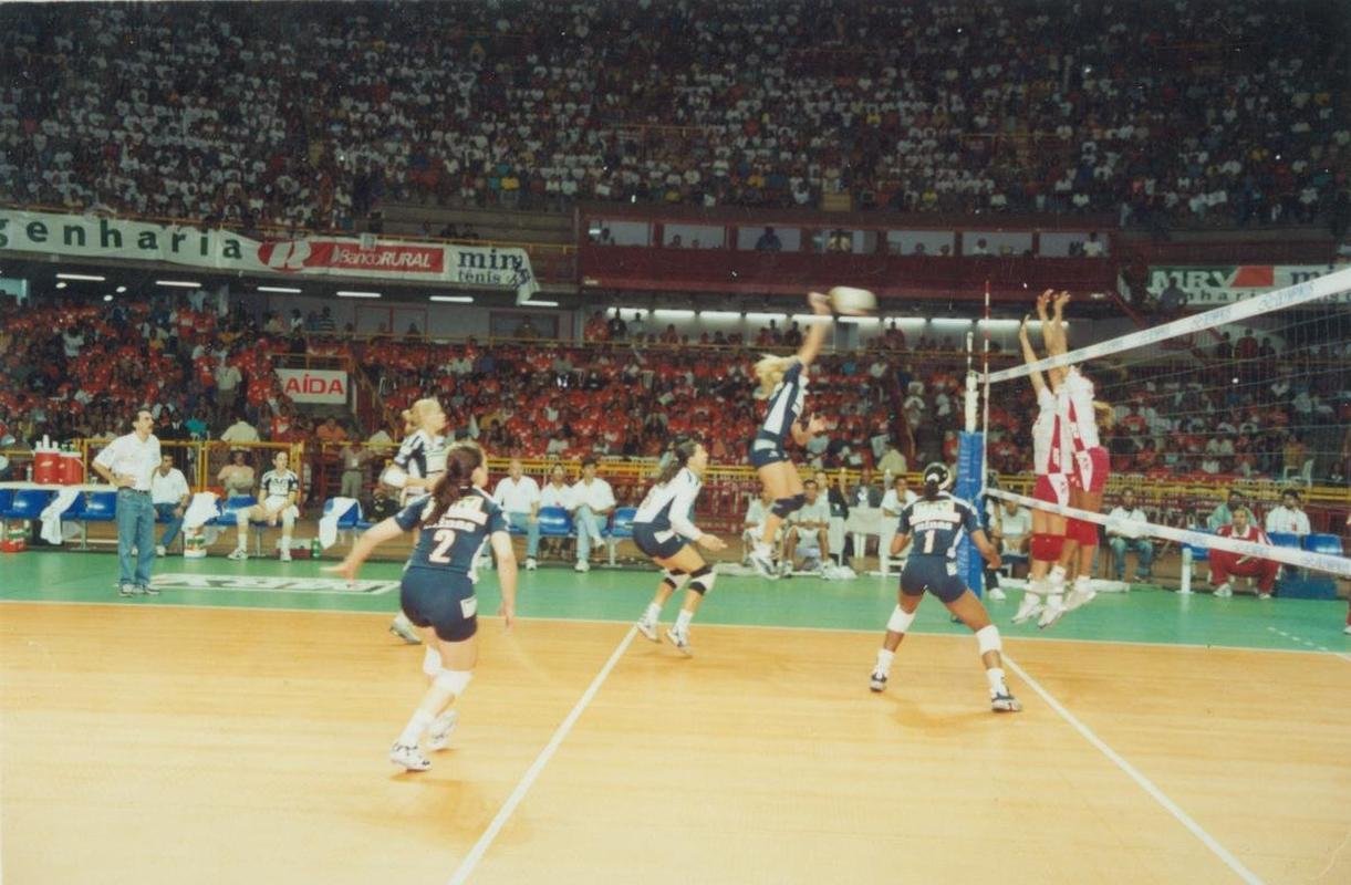 Fotos histricas de Sheilla em sua trajetria pelo vlei do Minas