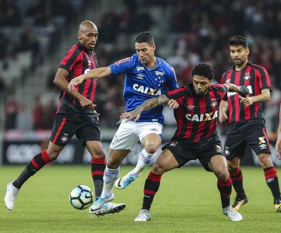 Imagens do jogo entre Atltico-PR e Cruzeiro, pela 13 rodada da Srie A, na Arena da Baixada