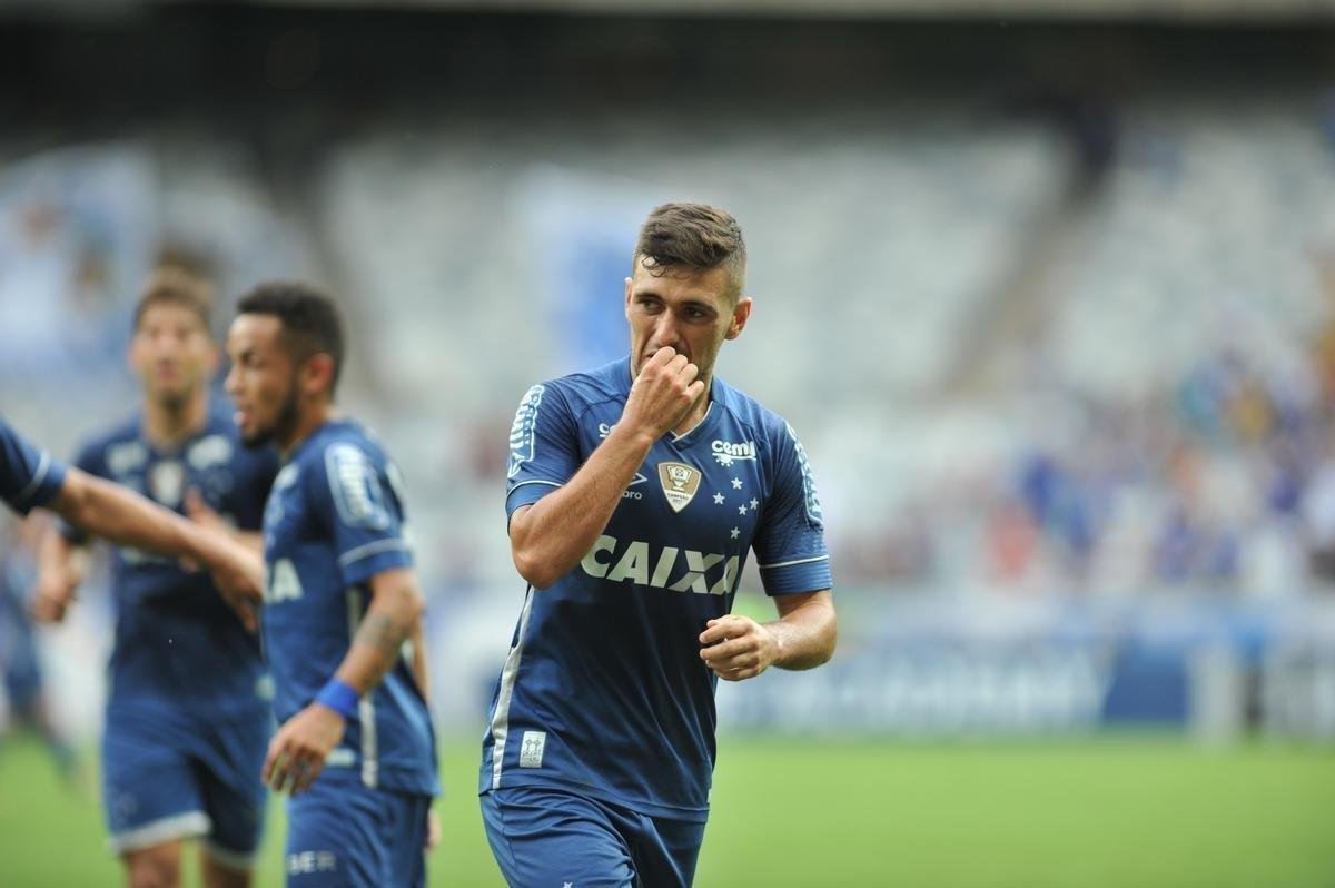 Fotos do jogo entre Cruzeiro e Atltico-PR, no Mineiro, pela 32 rodada do Brasileiro