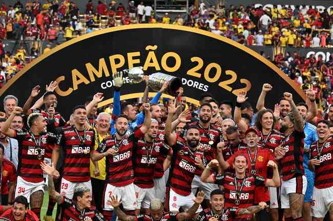 Flamengo levanta al tricampeón de la Copa Libertadores.  En la final venció 1-0 al Atlético, en Guayaquil, con gol de Gabigol