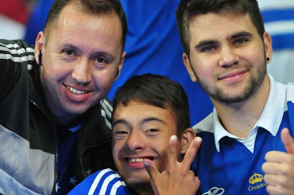 Torcida do Cruzeiro lotou o Mineiro em duelo com o Grmio pela semifinal da Copa do Brasil