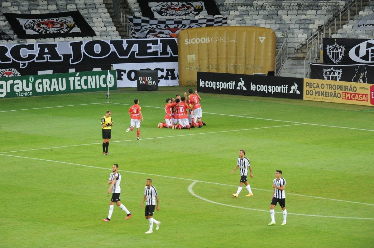 No segundo tempo, o Tombense saiu na frente, com gol de pnalti de Rubens. Logo depois, Sasha empatou para o Galo, aps falha pontual do goleiro Felipe. 
