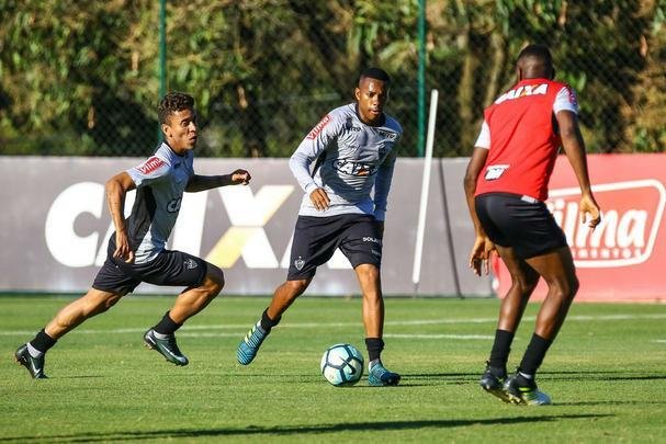 Galo afia pontaria em treino para melhorar nmeros no Brasileiro