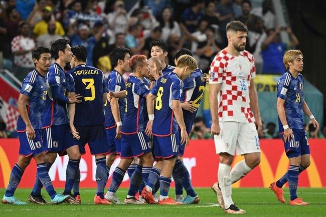 Lances da partida entre Japo e Crocia, pelas oitavas de final da Copa do Mundo.