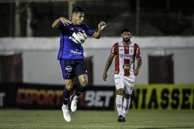 Neste sbado (18/2), o Cruzeiro visitou o Alapo do Bonfim, em Nova Lima, para medir foras com o Villa Nova, pela 6 rodada do Campeonato Mineiro.