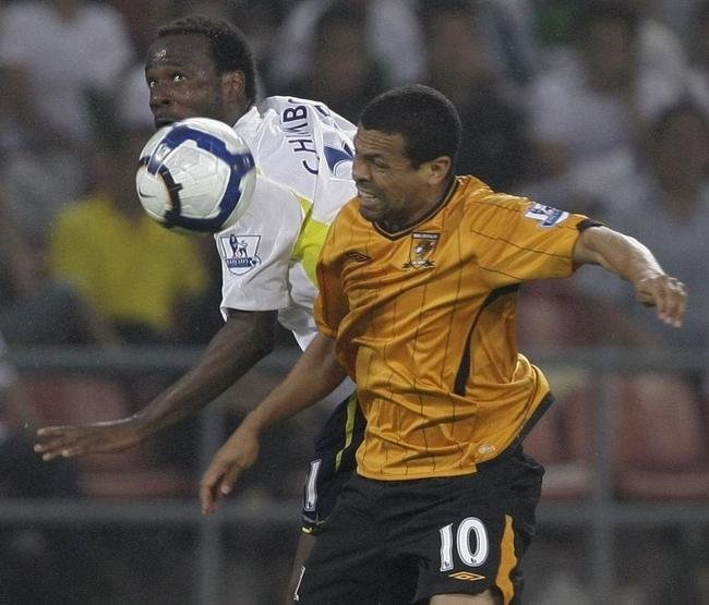 Revelado pelo Cruzeiro, Geovanni tambm passou por
Amrica, Barcelona, da Espanha, Benfica, de Portugal, Manchester City e Hull City, ambos da Inglaterra, SJ Earthquakes, dos Estados Unidos, Vitria e Bragantino