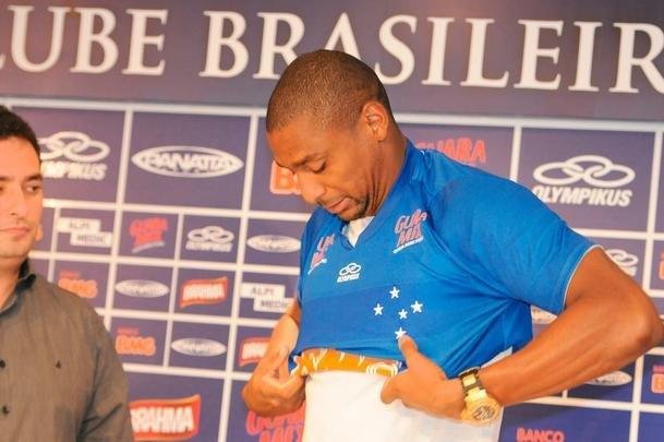 O zagueiro Rafael Donato foi contratado em 2012, vindo do Bahia