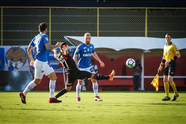 Cruzeiro empatou com Vitória no Barradão, em Salvador, por 1 a 1, pela 17ª rodada do Brasileiro