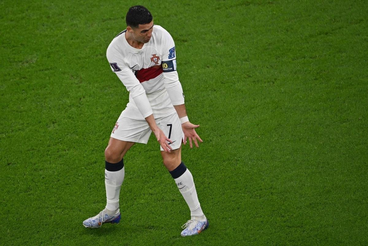 As reaes de Cristiano Ronaldo no banco e durante o jogo contra Marrocos pelas quartas de final da Copa do Mundo