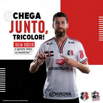 Segundo uniforme lançado pelo Santa Cruz em comemoração aos 40 anos da conquista do título Fita Azul