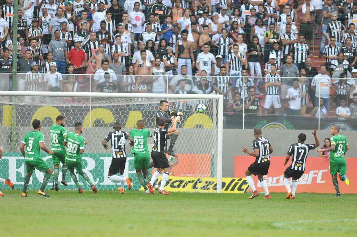 Atltico e Chapecoense fizeram jogo movimentado na tarde deste sbado