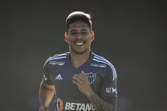 Nesta tera-feira (26), Cuca foi apresentado como treinador do Atltico - pela terceira vez na carreira. Primeiro, foi saudado pelo diretor de futebol Rodrigo Caetano e concedeu entrevista coletiva na sala de imprensa da Cidade do Galo. Depois, comandou o primeiro treino com o elenco no CT, j pensando no confronto contra o Internacional, pelo Campeonato Brasileiro.