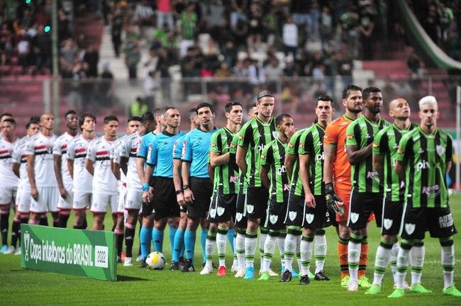 Fotos da partida entre Amrica e So Paulo, nesta quinta-feira (18), no Independncia, em Belo Horizonte, pelas quartas de final da Copa do Brasil.