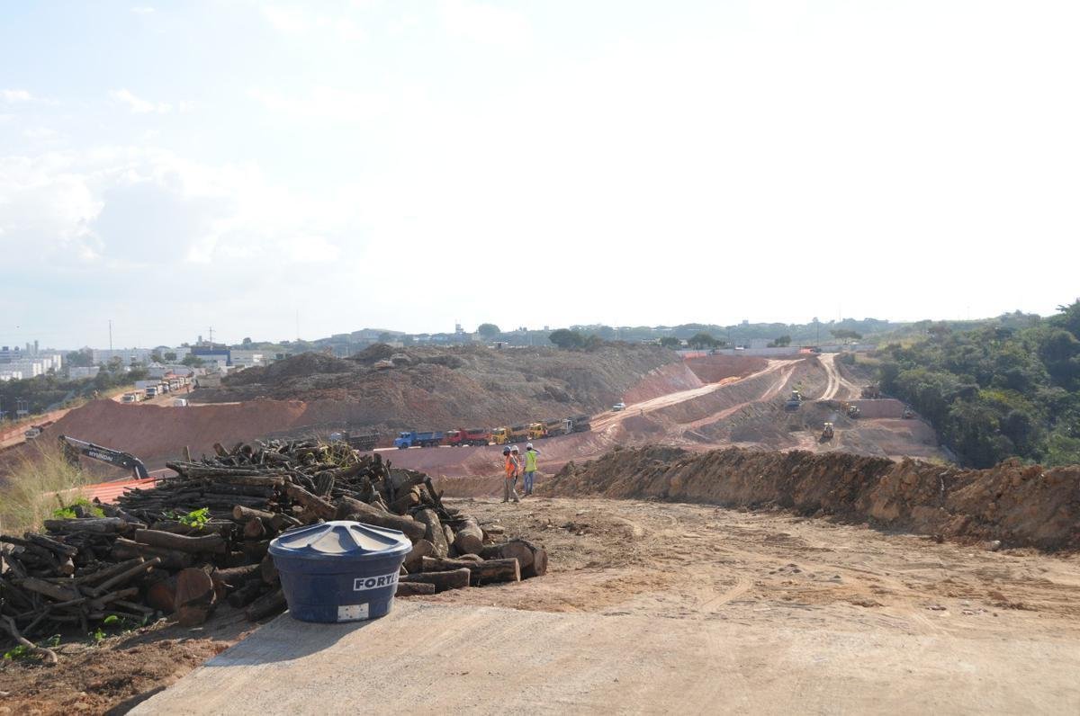 17/07/2020 - Novas fotos da obra de construo da Arena MRV, do Atltico, no bairro Califrnia, em Belo Horizonte. J se passaram 88 dias desde o incio das obras do estdio, ainda em etapa de terraplanagem