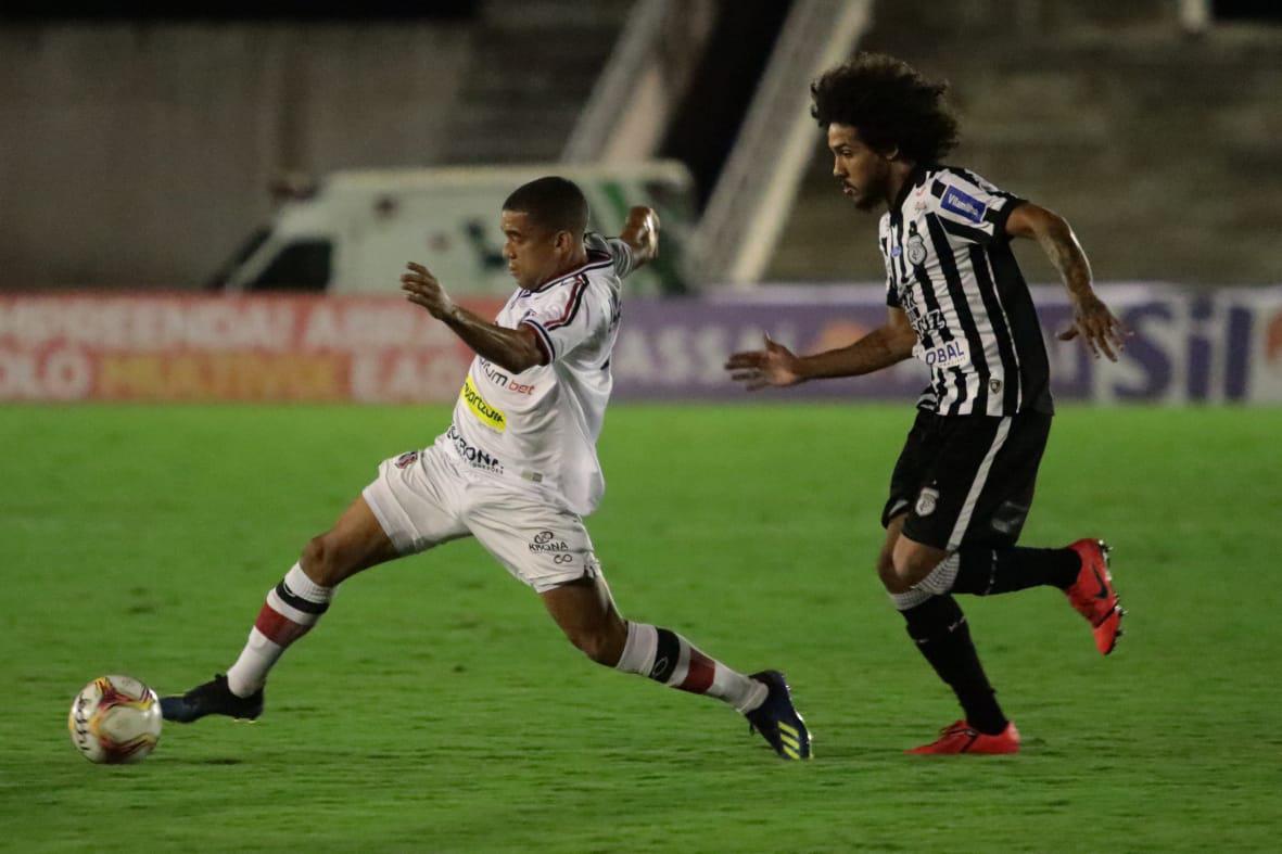 Treze e Santa Cruz se encontraram nesta noite de sábado, no estádio Domingão, em jogo válido pela Série C do Campeonato Brasileiro