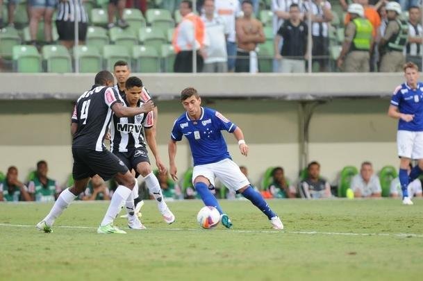 DE ARRASCAETA: o uruguaio  outro exemplo de jovem a marcar no clssico. Ele tinha 20 quando fez um golao no Independncia, pelo Mineiro, em 2015.