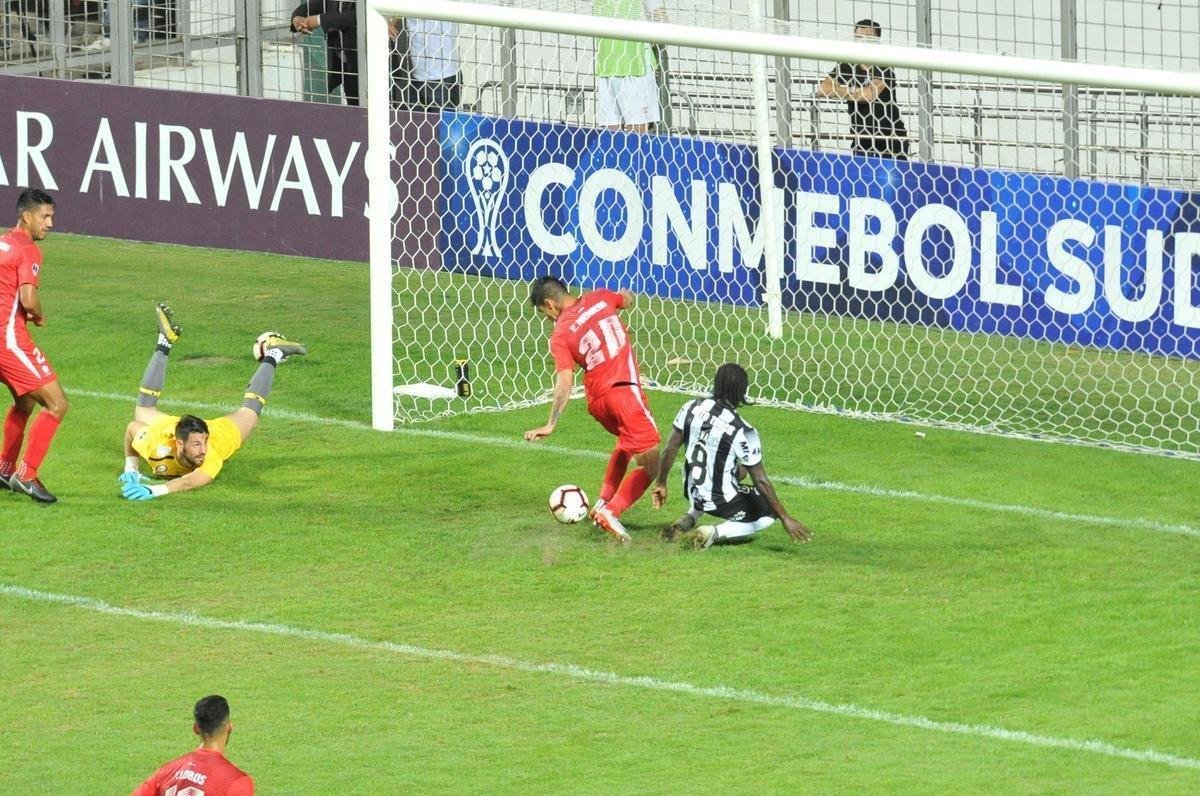 No segundo tempo, Atltico pressionou o Unin La Calera e chegou ao gol com Alerrandro: 1 a 0