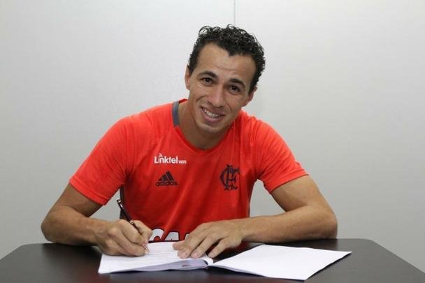 Leandro Damião foi contratado pelo Flamengo e volta ao Brasil depois de passagem apagada pelo futebol espanhol