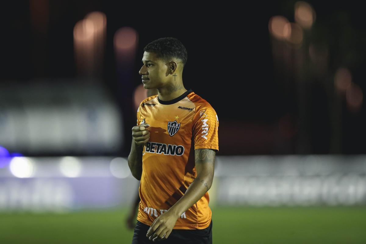 Tcnico Cuca comandou atividade do Atltico no CT da Conmebol no Paraguai 