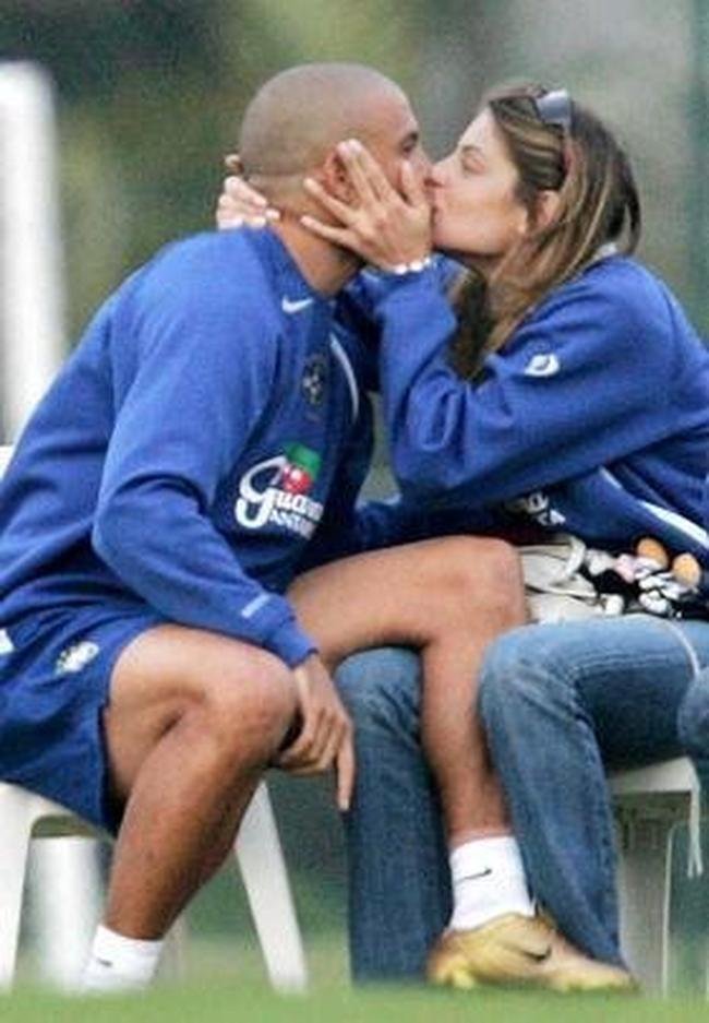 R9 fez uma tatuagem no brao em homenagem  amada.