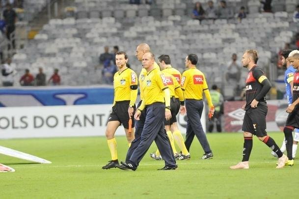 No segundo tempo, Fred marcou duas vezes e ampliou vantagem do Cruzeiro para 3 a 0