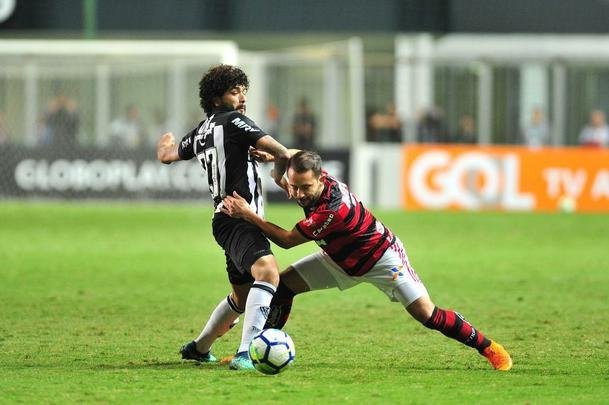 Galo pressionou no segundo tempo, mas levou gol em contragolpe: verton Ribeiro fez aps passe de Vincius Jnior: 1 a 0 Flamengo