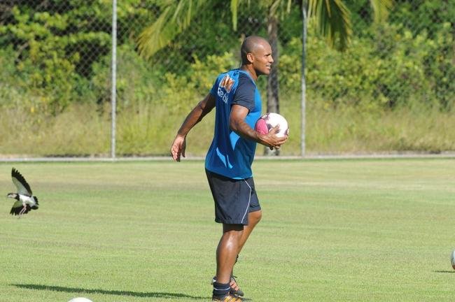 Amaral (volante) - com bom chute de mdia e longa distncia, o ex-meio-campista do Amrica chegou ao Cruzeiro em janeiro de 2012 e at comeou a temporada como titular, mas sem atuaes convincentes. Deixou o elenco meses depois, sendo repassado por emprstimo ao Botafogo.