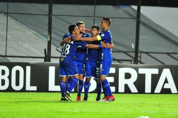 Fotos do primeiro tempo de Racing e Cruzeiro, no El Cilindro, pela Copa Libertadores. Arrascaeta empatou para o Cruzeiro, de cabea, aps cruzamento de Egdio