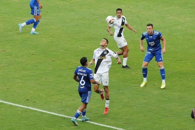 Fotos do jogo entre Cruzeiro e Ponte Preta, no Mineiro, em Belo Horizonte, pela 13 rodada da Srie B do Brasileiro