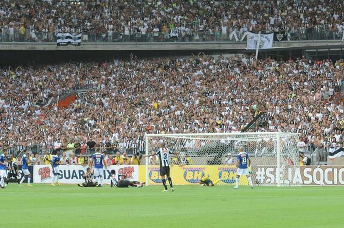 Fotos exclusivas do clssico entre Atltico e Cruzeiro na reabertura do novo Mineiro