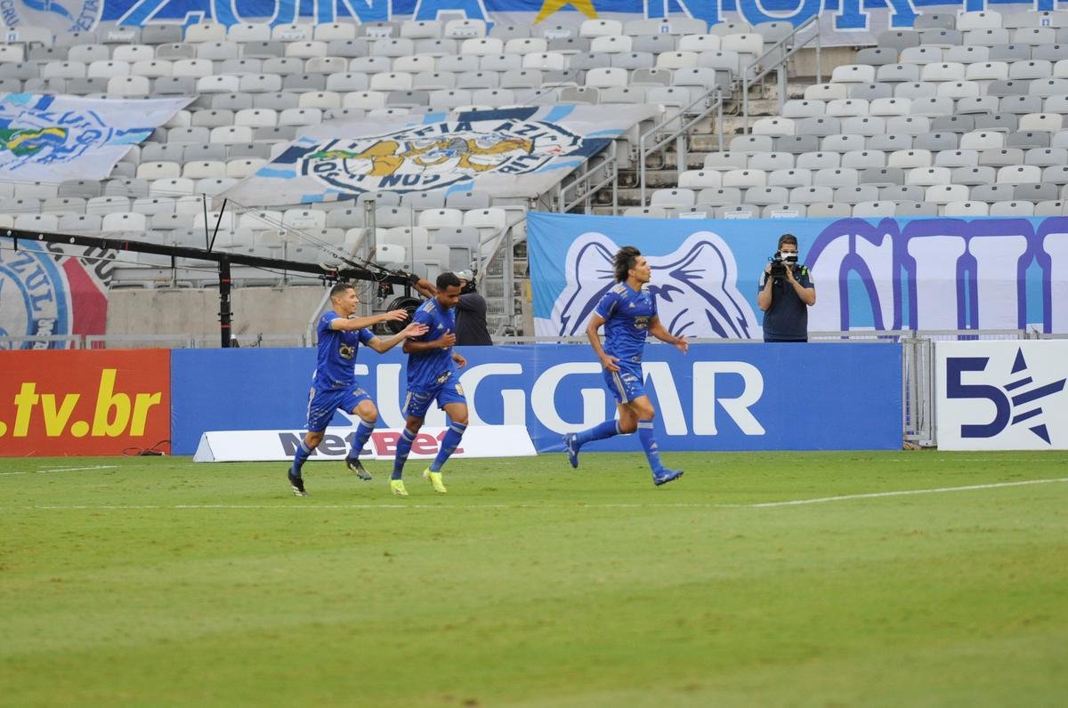 Fotos da vitria do Cruzeiro sobre o Athletic de So Joo del-Rei, por 1 a 0, no Mineiro, pela quarta rodada do Campeonato Mineiro de 2021. Marcelo Moreno, de pnalti, marcou o gol do triunfo celeste no Gigante da Pampulha