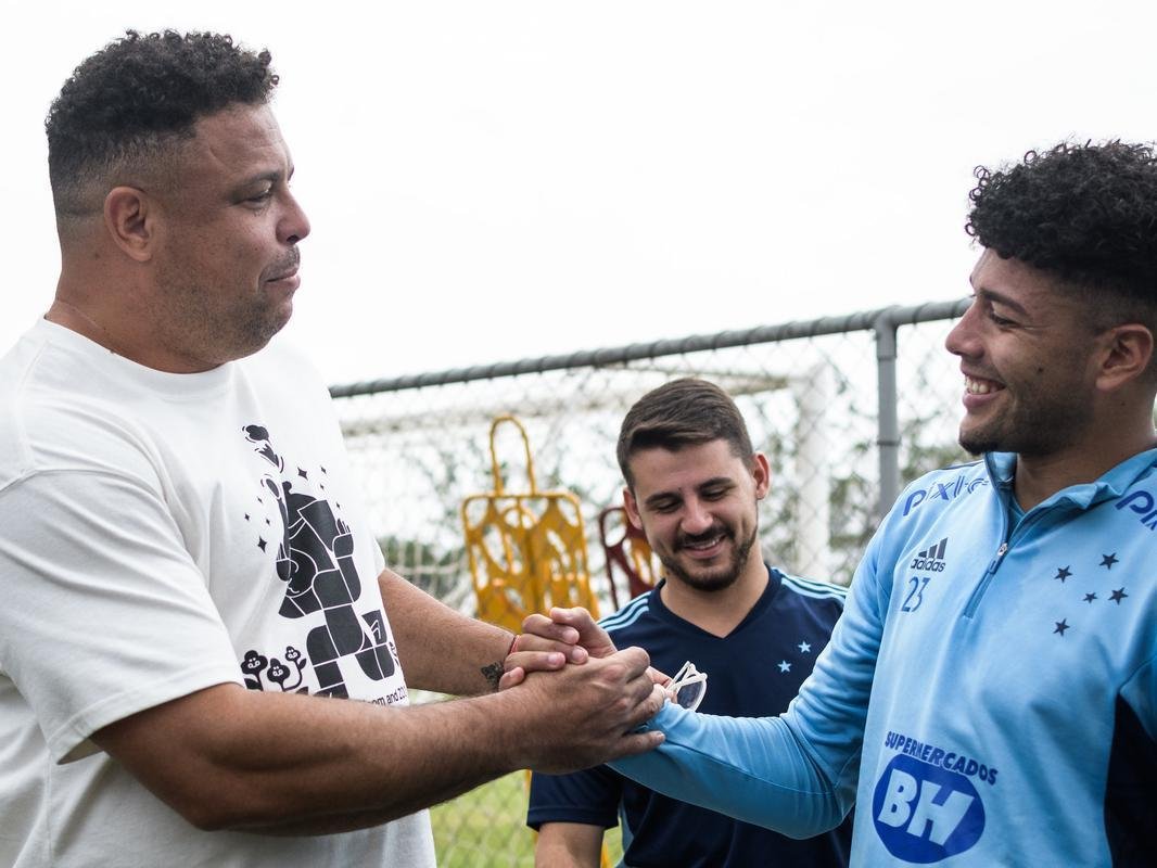 Dono de 90% das aes da Sociedade Annima do Futebol (SAF) do Cruzeiro, Ronaldo visitou Toca da Raposa II na vspera de Cruzeiro x Vasco, pela Srie B