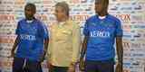18/04/2007 - Apresentao dos novos contratados do Cruzeiro, Ramires e Leo Fortunato, no Mineirao, em Belo Horizonte, feita pelo diretor de futebol Eduardo Maluf