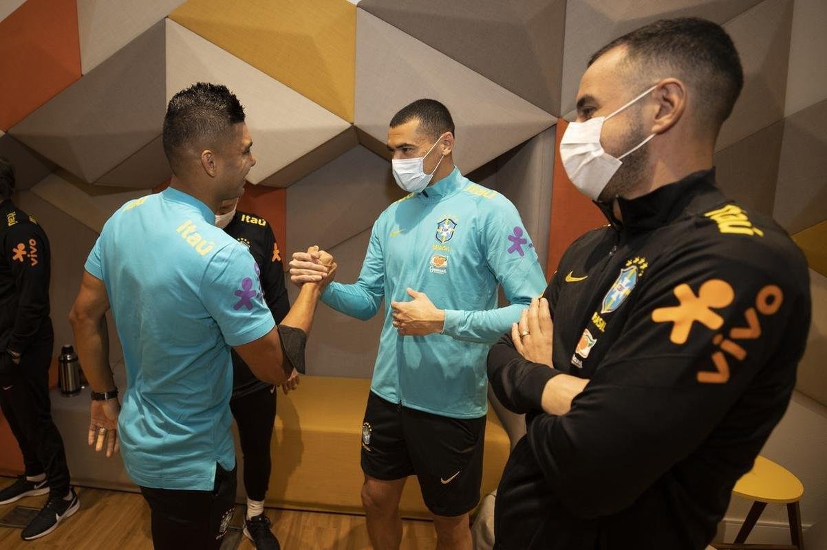 Jogadores se apresentam  Seleo Brasileira