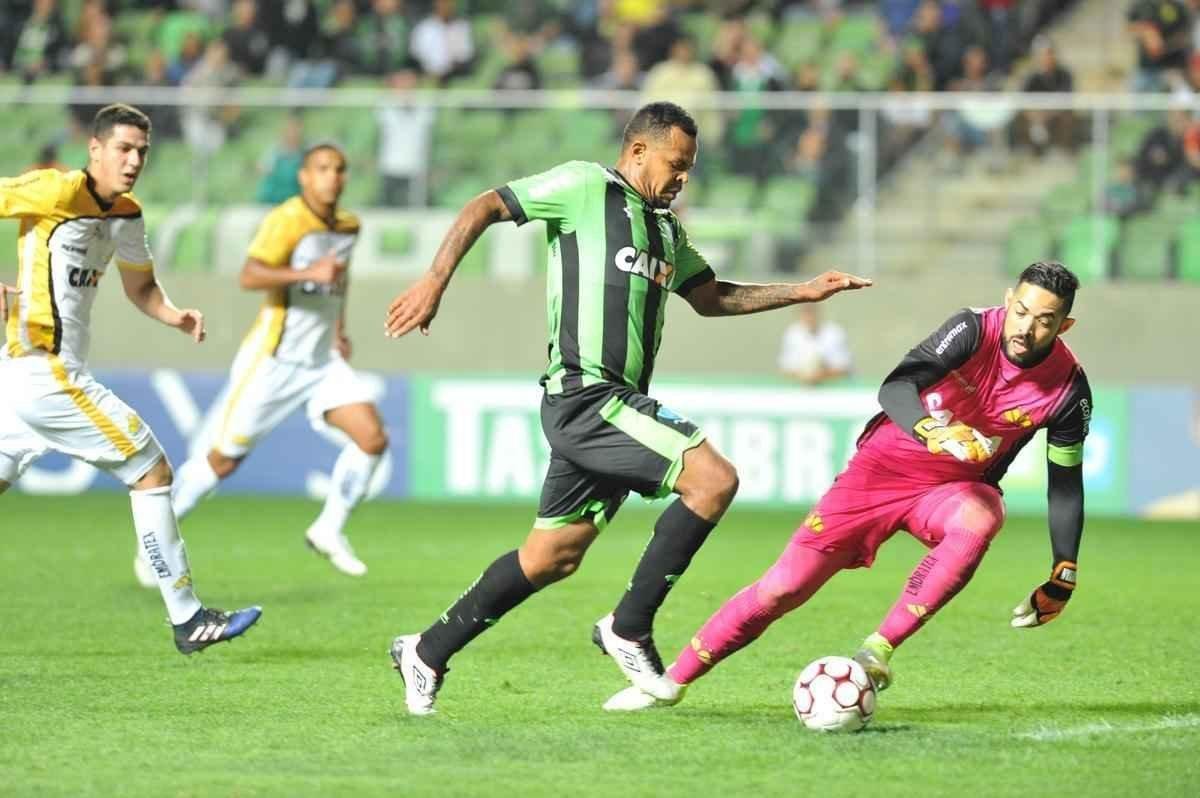 Imagens da partida entre Amrica e Cricima, no Independncia, pela Srie B do Brasileiro