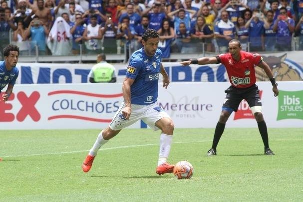 Fred abriu o placar para o Cruzeiro aos 15 minutos do segundo tempo em cobrana de pnalti